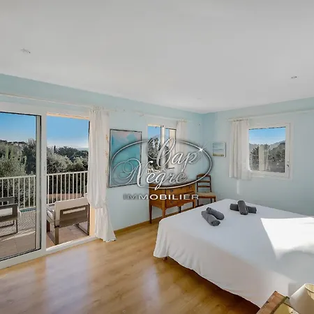 Villa Avec Piscine Classée 4 étoiles Pour 12 Pers Vue Au Canadel
