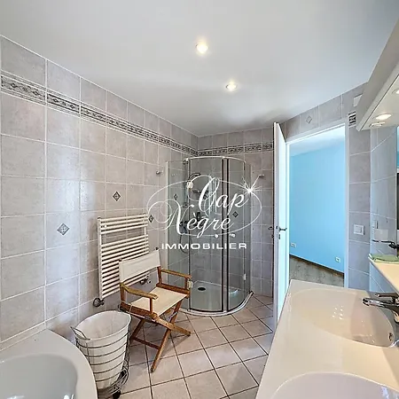 Avec Piscine Classée 4 étoiles Pour 12 Pers Vue Au Canadel Villa