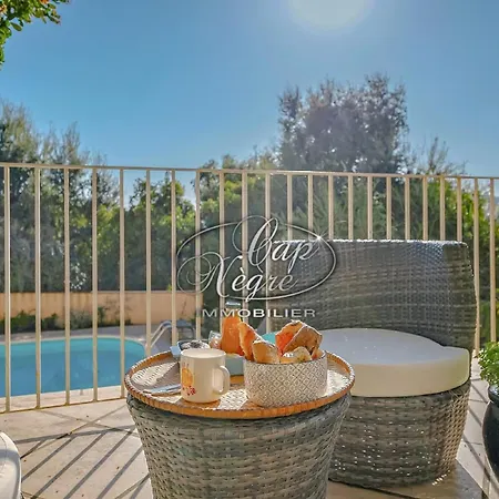 Avec Piscine Classée 4 étoiles Pour 12 Pers Vue Au Canadel Villa