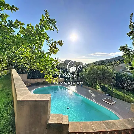 Avec Piscine Classée 4 étoiles Pour 12 Pers Vue Au Canadel