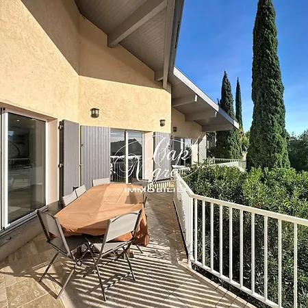 Villa Avec Piscine Classée 4 étoiles Pour 12 Pers Vue Au Canadel *